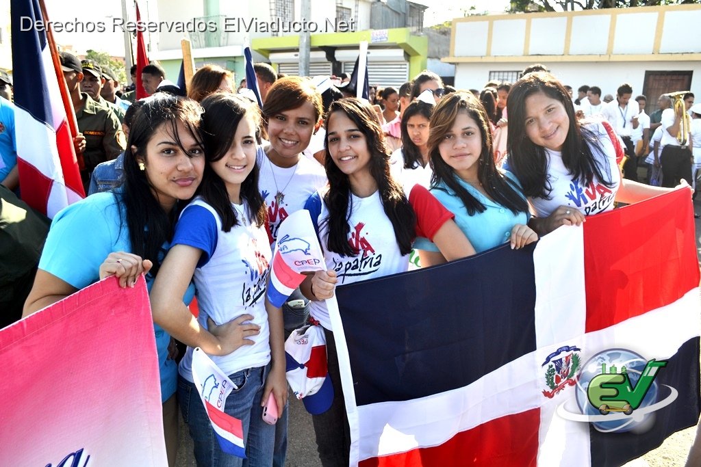 Estudiantes en actos patrios del 27 de febrero 2013 Moca
